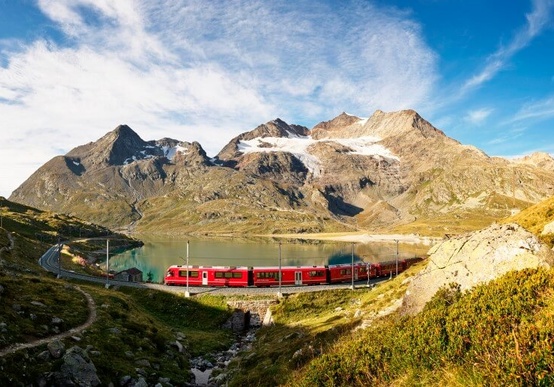 Wandern auf der Via Albula & Bernina – UNESCO-Bahnlinie durch die Schweizer Alpen