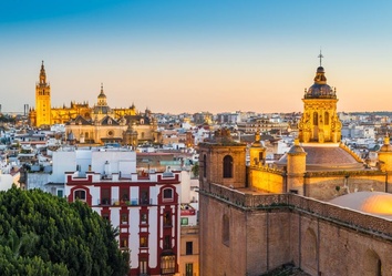 Kathedrale von Sevilla mit Giralda, UNESCO-Welterbe im historischen Zentrum mit Altstadt